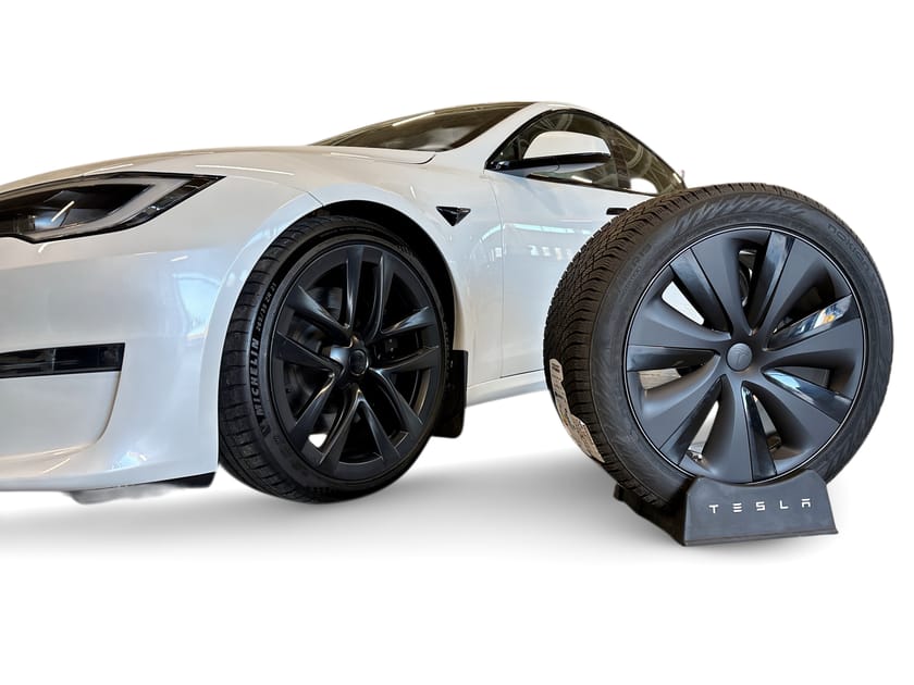 Bild 2 av Tesla Model S Certified Pre-Owned. 3,84% ränta.. Vinterdäck på originalfälg