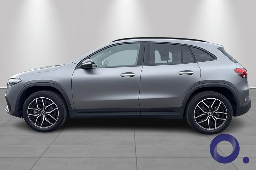 Bilde 2 av Mercedes-Benz EQA 300 4MATIC AMG Line – 2023 | Mountain Grey Magno |