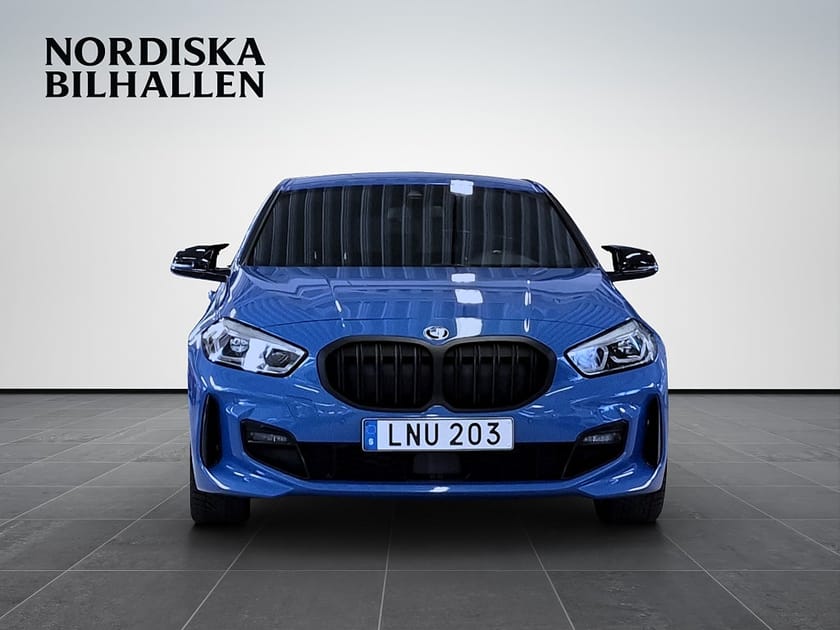 Bild 2 av BMW 118i Steptronic M Sport Nyservad GPS P-sensorer Bluetooth