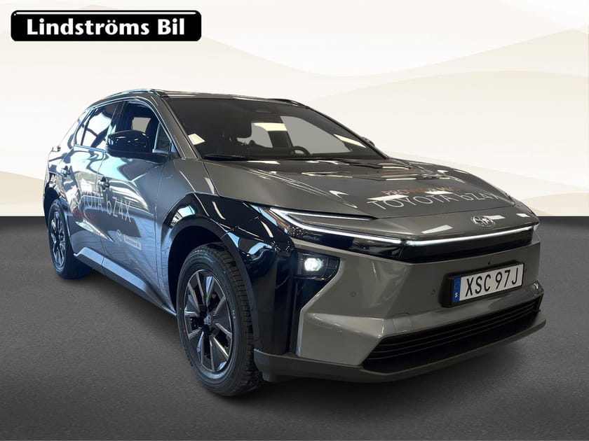 Bild 3 av Toyota bZ4X Active Tech 73.1 kWh 224hk S&V-Hjul Moms