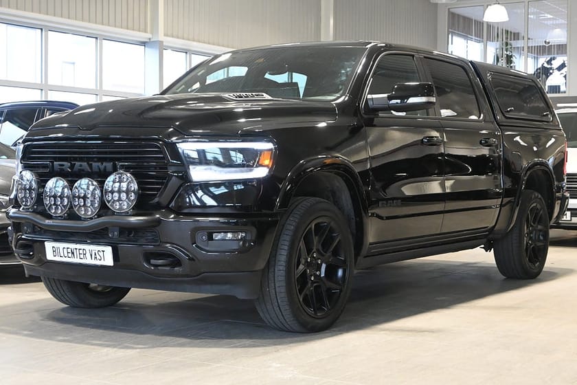 Bild 1 av RAM 1500 Crew Cab V8 HEMI Laramie NIGHT Månadskostnad 8299kr
