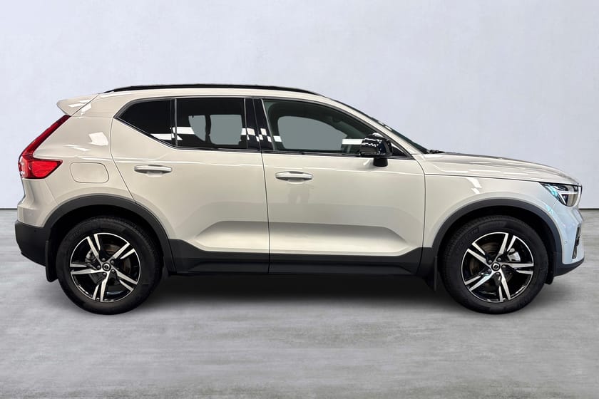 Bild 3 av Volvo XC40 B3 FWD Bensin Plus Dark
