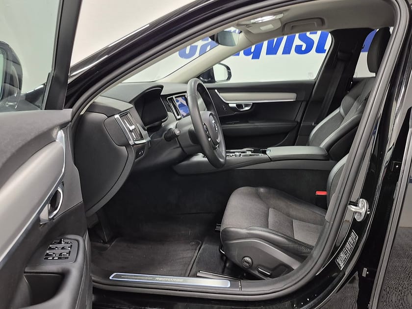 Bild 2 av Volvo V90 T6 Recharge Core Bright plug in AWD 350HK 4x4