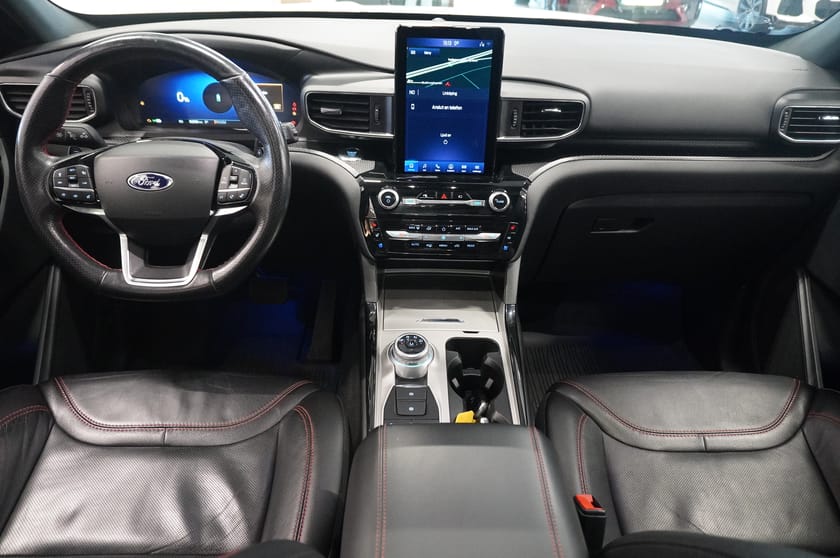 Bild 2 av Ford Explorer Plug-In Hybrid PHEV ST-Line Pano Navi Adaptiv F Drag 7-Sits