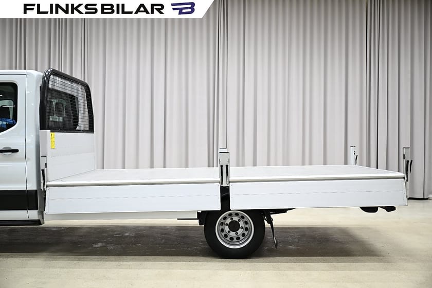 Bild 5 av Ford Transit 500 Chassi Dubbelhytt 170HK Flak Drag Värmare Moms