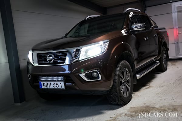 Nissan Navara 2.3 dCi 4WD EU6 TEKNA MOMS VÄRMARE GLASTAKLUCKA MM