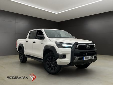 Toyota Hilux Dubbelhytt Invincible 2.8 4WD Drag Kamera Diff Skinn MOMS