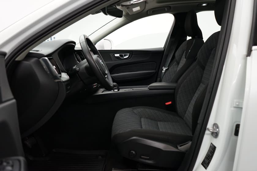 Bild 5 av Volvo XC60 Recharge T6 Core Edition, Dragkrok, Taklucka, Navigation, Baklucka elmanövrerad