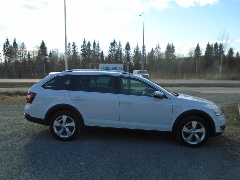 Bild 4 av Škoda Octavia Scout 2.0 TDI 184hk Dsg 4x4 Premium 1år Garanti,Värmare,Drag