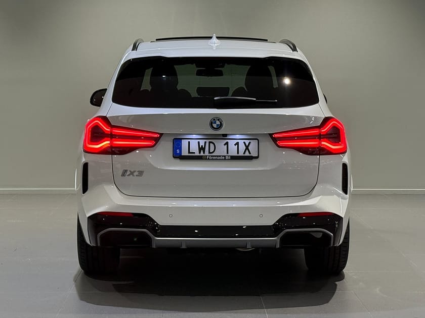 Bild 4 av BMW iX3 Charged M Sport Panorama Drag Adpt Farth Elstolar