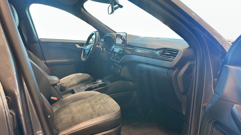 Bild 3 av Ford Kuga Plug-In Hybrid ST-Line X Plug in 225hk Panorama B&O