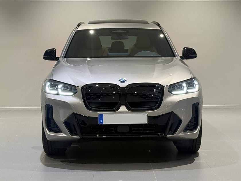 Bild 2 av BMW iX3 Charged M Sport Panorama Drag Adpt Farth Park Assist