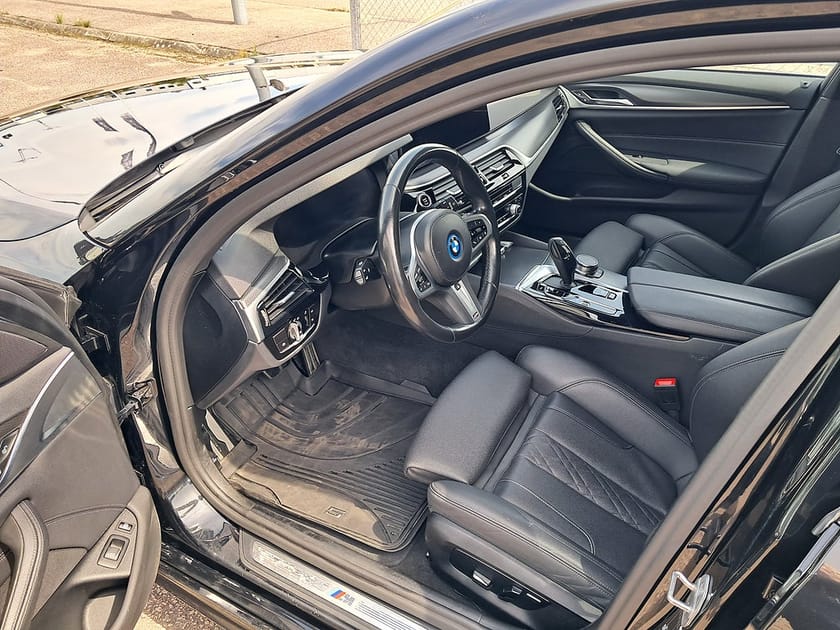 Bild 2 av BMW 530e xDrive Touring M-SPORT Plug in 292HK 4x4 Läder