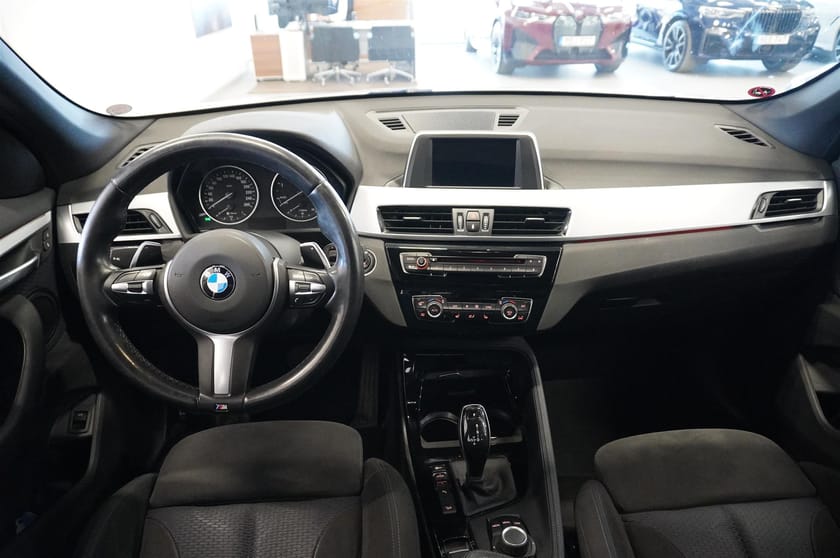 Bild 2 av BMW X1 xDrive20d M-Sport Automat Drag Backkamera HiFi Rattvärme