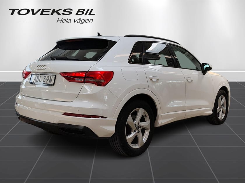 Bild 3 av Audi Q3 35 TFSI 150 HK S-Tr Svart optikpkt|Drag|Värmare
