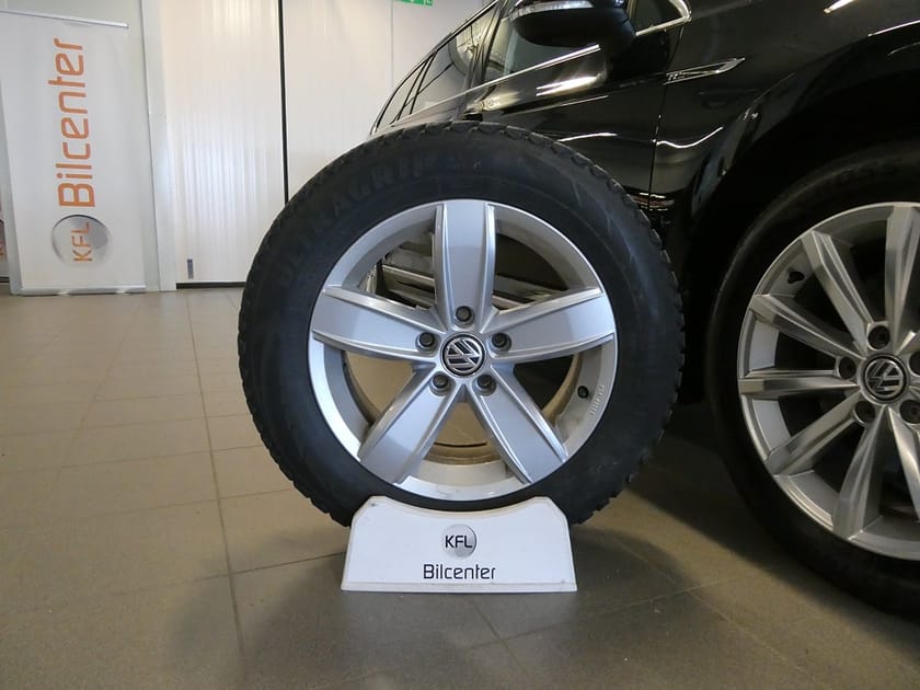 Bild 2 av Volkswagen Passat Sportscombi 2.0 TDI R-line Aut-Drag-Värmare-Navi-SoV