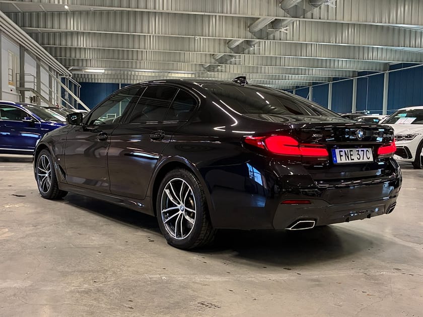 Bild 5 av BMW 545e xDrive Sedan 545 Steptronic M Sport | Head-up | Dragkrok