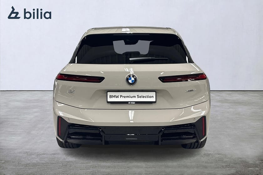 Bild 4 av BMW iX xDrive60 xDrive 60 M-Sport | DEMOBIL | Drag | Aktiv farth. |