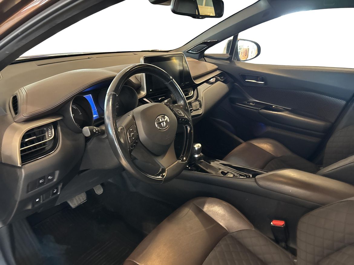 Toyota C-HR 2017 - miniatyr 6