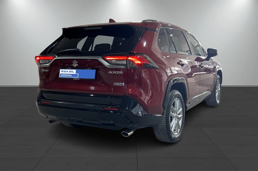 Bilde 3 av Suzuki Across Ladbar hybrid-SUV med firehjulstrekk