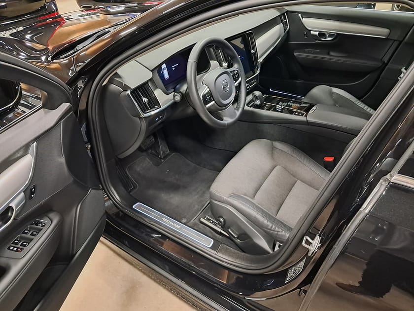 Bild 2 av Volvo V90 T6 Recharge Core Edition plug in AWD 350HK 4x4
