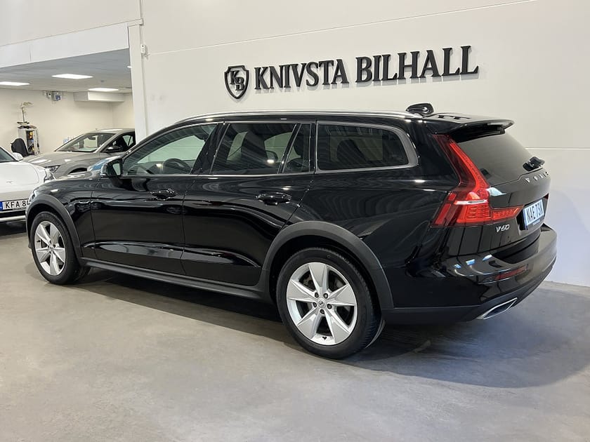 Bild 2 av Volvo V60 Cross Country D4 AWD Geartronic Momentum Moms Värmare 190hk