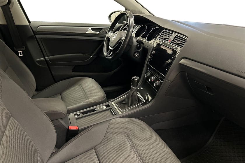 Bild 5 av Volkswagen Golf 1.0 TSI 110hk Glastak