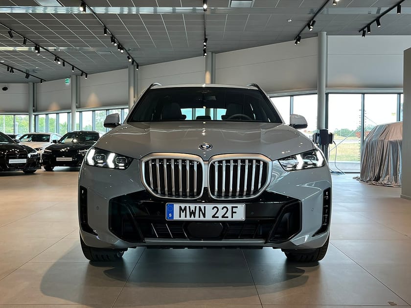 Bild 2 av BMW X5 xDrive50e M Sport D/A Pro H/K Panorama Luftfjädring