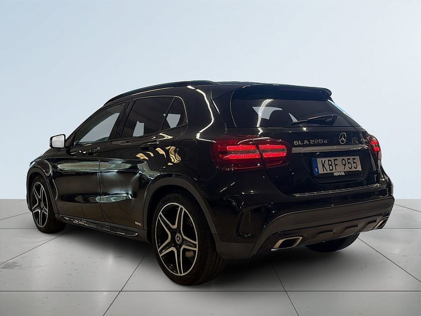 Bild 5 av Mercedes-Benz GLA 220 d 4MATIC 4M AMG Line Mvärme Panorama Bkamera Navi S&V-däck