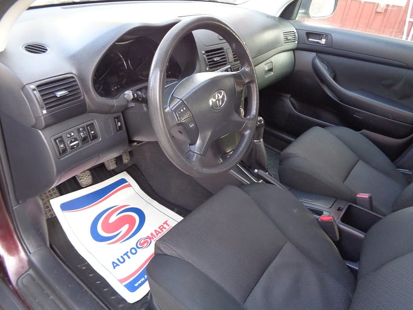 Bild 3 av Toyota Avensis Kombi 1.8 NYBES U.A./NYSERV/FULLSERV/FINANS/INBYTE