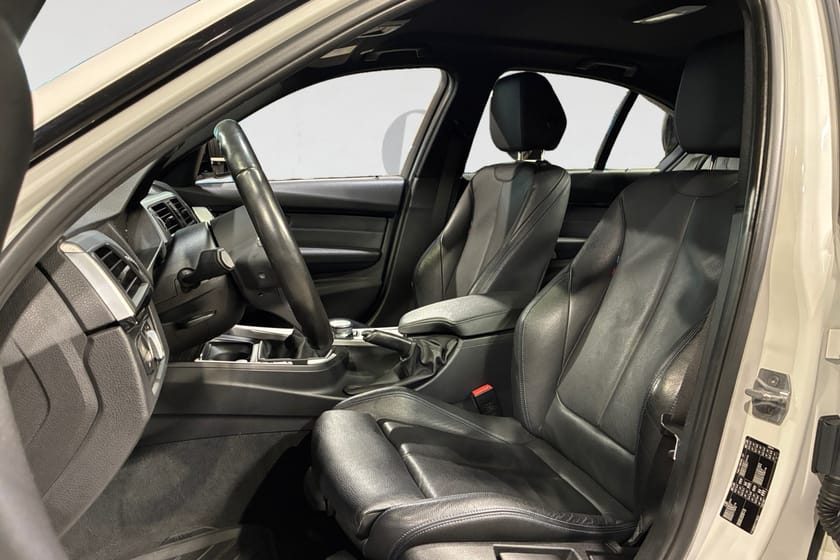 Bild 3 av BMW 320d Sedan 190 HK M-SPORT F30 LCI M&K NAVI DRAG 9000MIL 18"