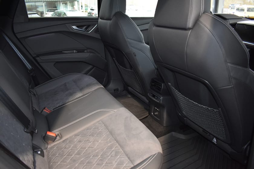 Bild 5 av Audi Q4 45 e-tron quattro 210 kW / 286 HK S-LINE