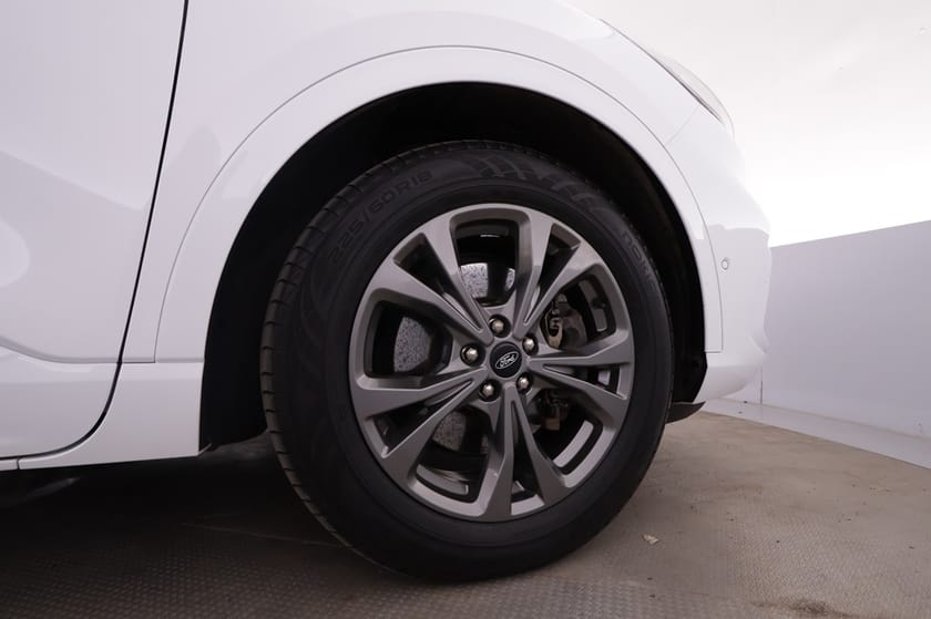Bild 3 av Ford Kuga Plug-In Hybrid Plug in 225 HK ST Line Aut Drag Navi