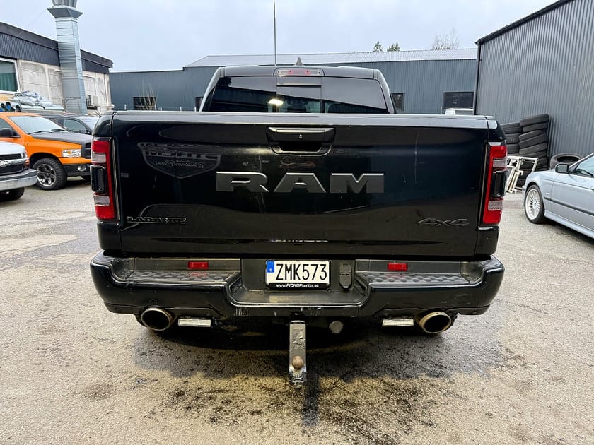 Bild 3 av RAM 1500 Crew Cab Dodge Laramie Night HEMI 4WD OFFROAD!