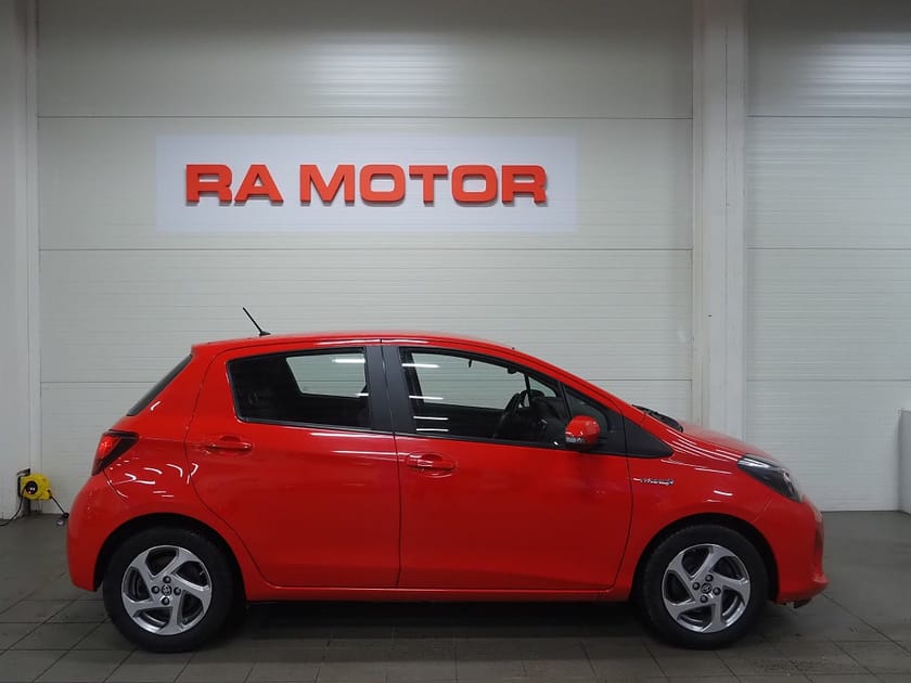 Bild 5 av Toyota Yaris Hybrid e-CVT Edition Feel Backkamera Låga mil