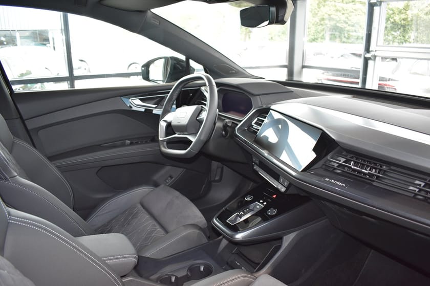 Bild 4 av Audi Q4 45 e-tron quattro 210 kW / 286 HK S-LINE