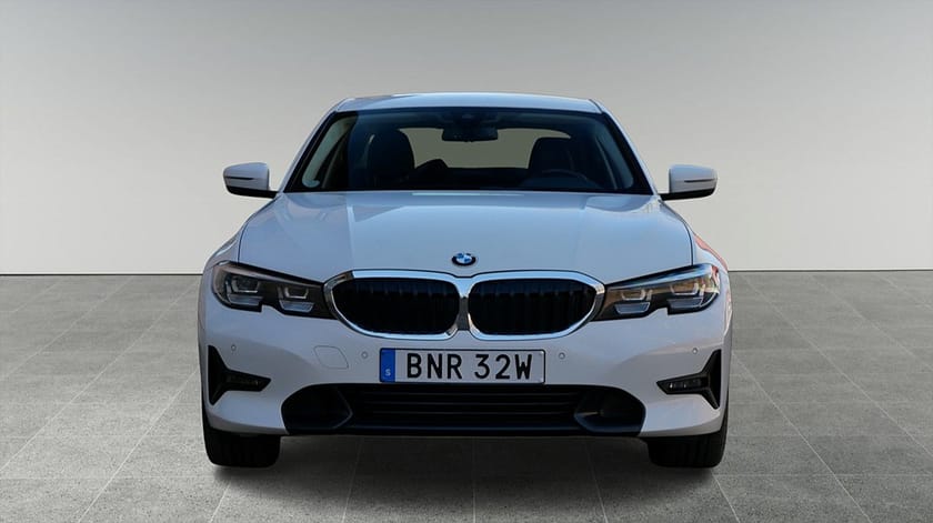 Bild 2 av BMW 330e Sedan Sport Line | 2833 kr/mån | Drag | Navi | Fullservad