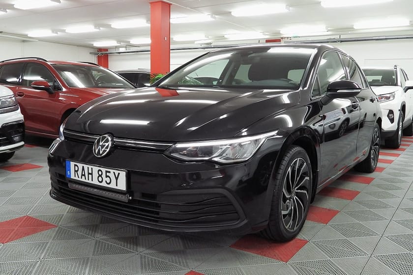 Bild 1 av Volkswagen Golf 1.5 eTSI SoV Hjul Drag Kamera B-Värmare Elstol Massage