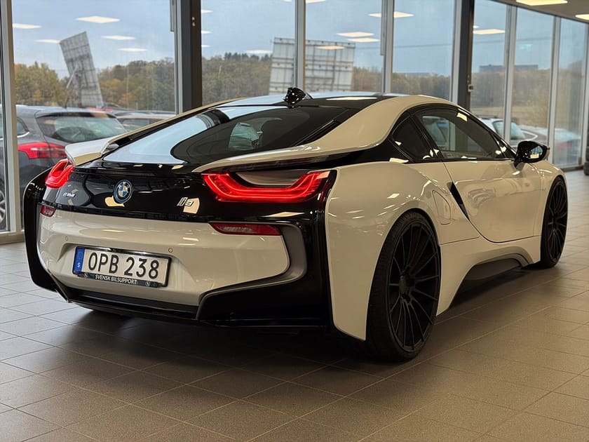 Bild 2 av BMW i8 Plug-In Hybrid AWD B-Kamera Navi H/K HUD GPS 362hk