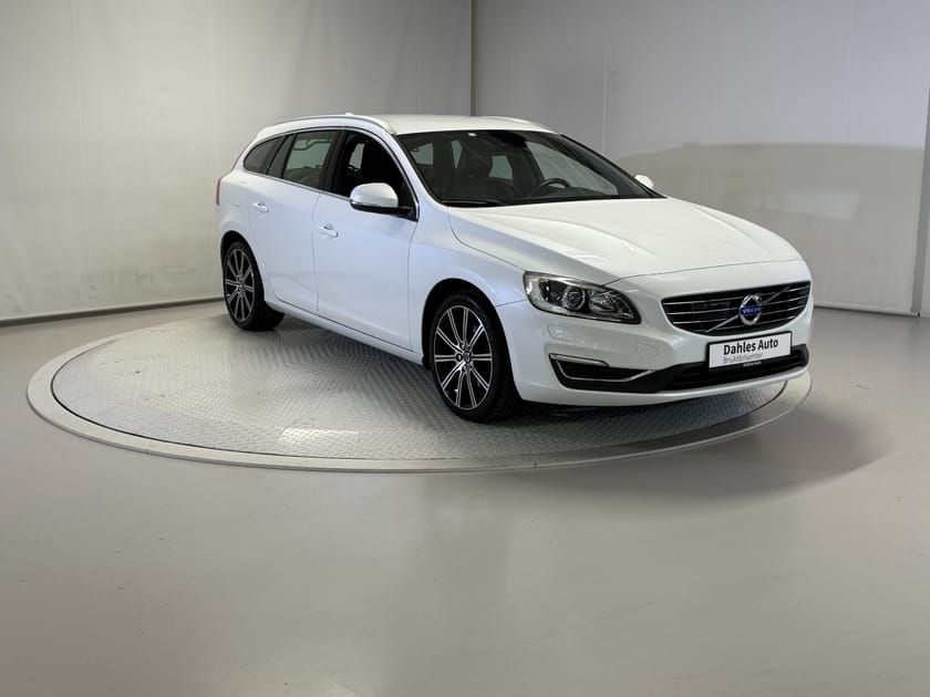 Bilde 2 av Volvo V60 D2 120hk Summum Outlet! ACC/Skinn/P-varmer/Kam/Navi