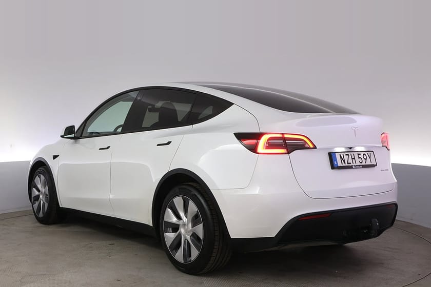 Bild 4 av Tesla Model Y Long Range AWD Autopilot Pano Drag