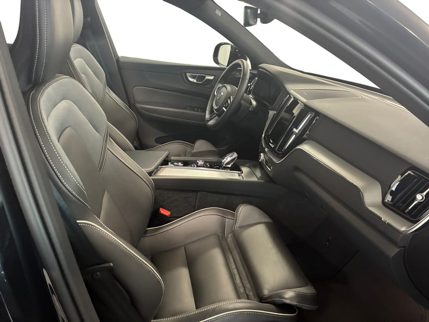 Bild 4 av Volvo XC60 T6 Plus Black Nordic Edition | Drag | 360° | Luftfjädring | H&K |