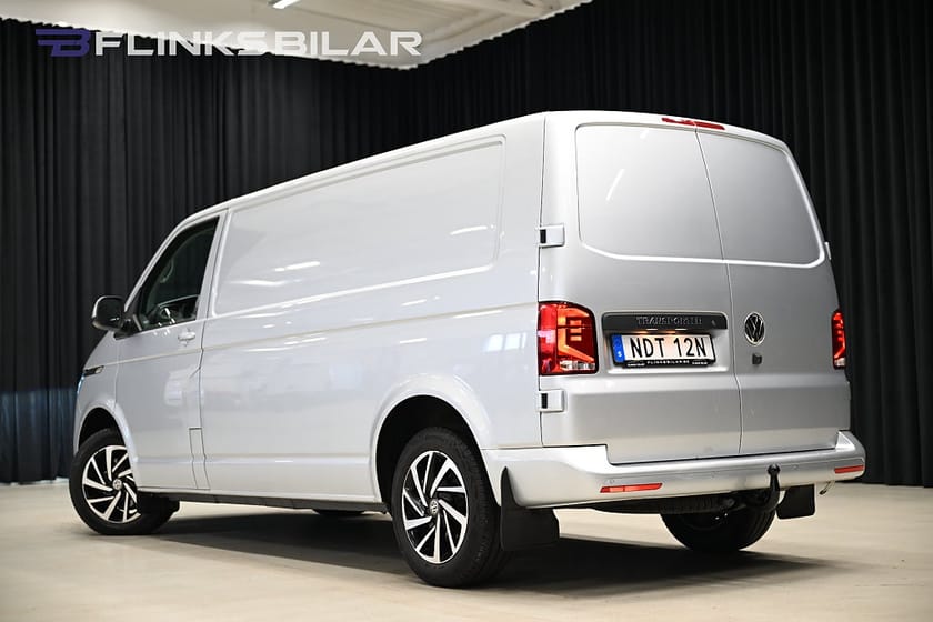 Bild 4 av Volkswagen Transporter dSG 150HK L2|Nedlackad|LED|17"|Uppvärmt-skåp|Lågmil