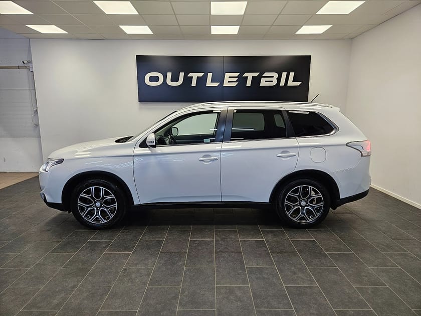 Bild 2 av Mitsubishi Outlander 7 sits 2.2 Di-D 150hk 4WD 4x4 Business Läder Drag