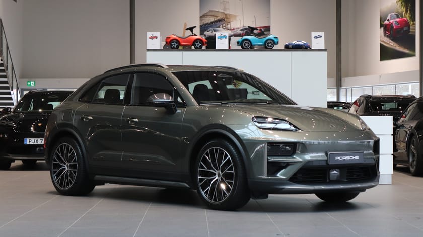 Bild 1 av Porsche Macan Turbo Electric / Burmester