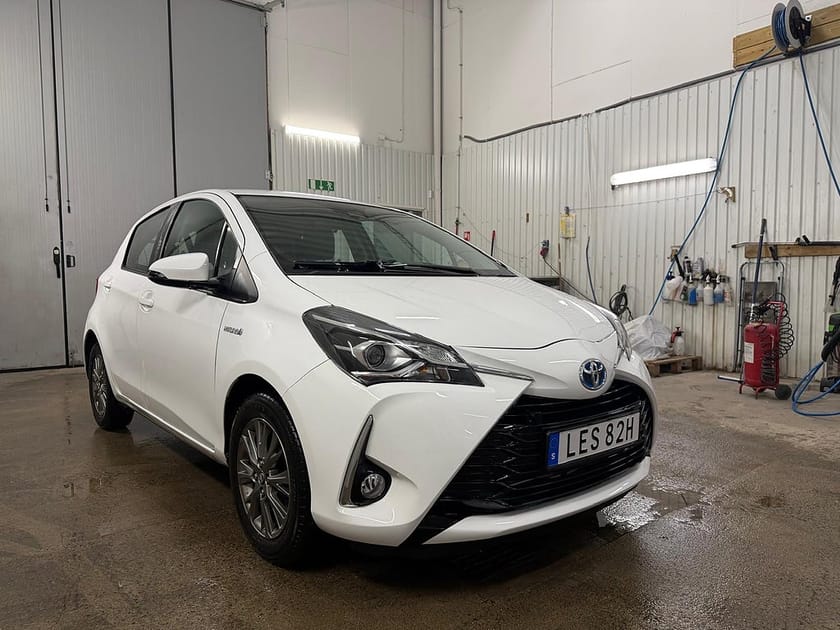 Bild 2 av Toyota Yaris Hybrid e-CVT Active Euro 6