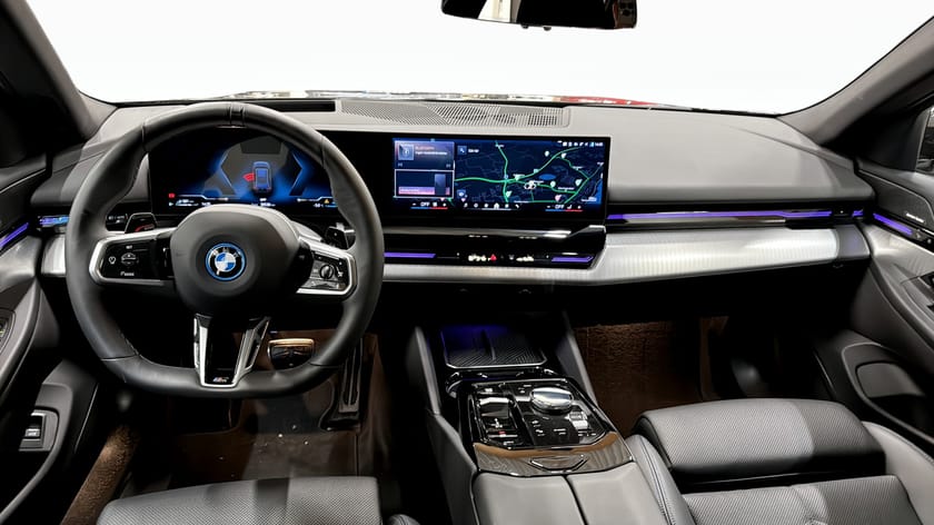 Bild 4 av BMW 530e xDrive Touring M Sport Pro Innovation Rattvärme Drag H/K HUD