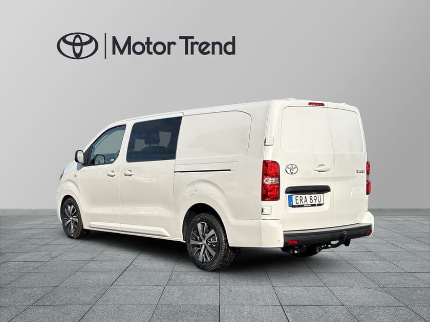 Bild 2 av Toyota Proace Crew Van L2 LONG DUBBELHYTT 2,0D 180 HK AUTO PREMIUM