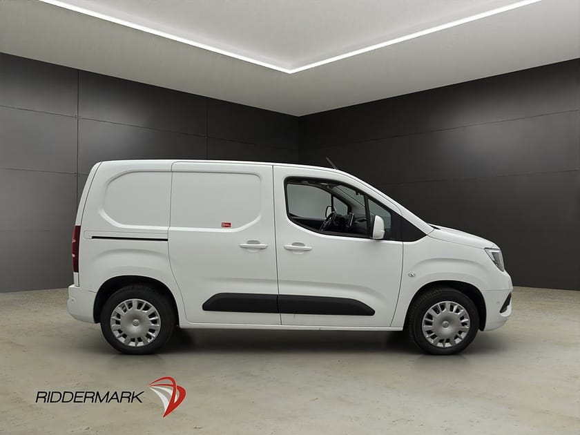 Bild 2 av Opel Combo Cargo Ny-Kamrem Dragkrok  PDC CARPLAY 1-Ägare