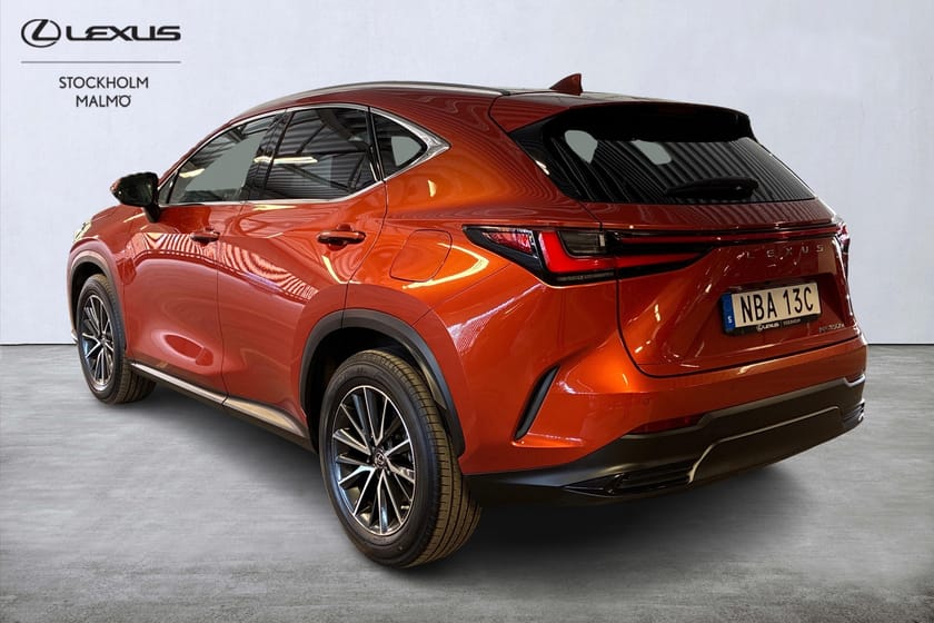 Bild 2 av Lexus NX 450h+ Business Plus AWD Backkamera Skinn Värmare